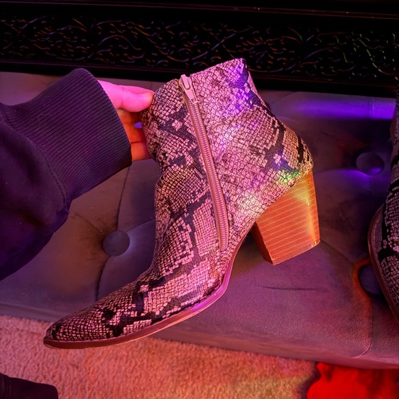 Snake-Print Booties - Picture 4 of 16